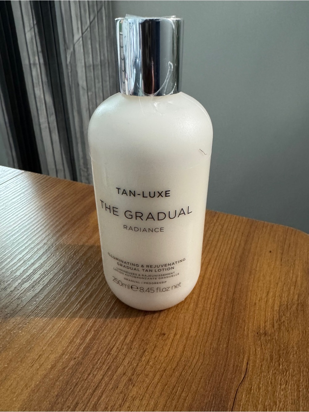 TAN-LUXE The Gradual Illuminating Tanning Lotion — Cream - Picture 4 of 4